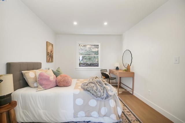 102 Castlewood Dr, Pleasanton CA: https://media.crmls.org/mediaz/83bb6a05-20c8-456d-8eb9-444298029d12.jpg
