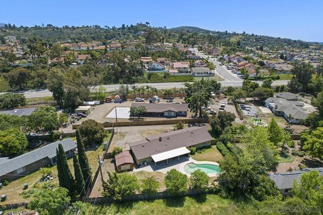3718 Barbic Ct, Spring Valley CA: https://media.crmls.org/mediaz/83bdd1ab-8f0e-4738-b1c7-8616fefe2f55.jpg