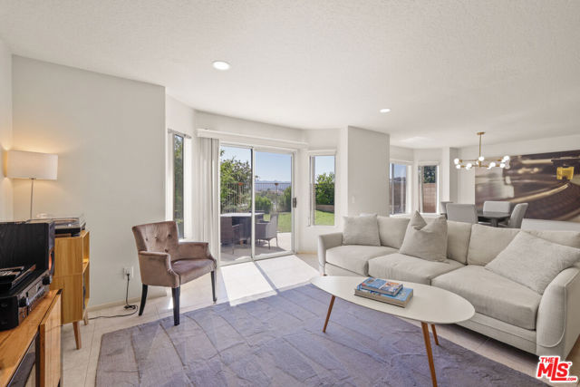 12119 Falcon Crest Way, Porter Ranch CA: https://media.crmls.org/mediaz/83bde4c9-26b7-4d4d-8f45-363a37d3afe9.jpg