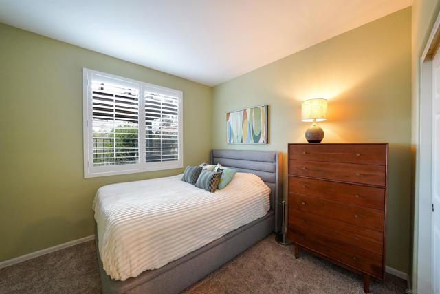 12083 Tivoli Park Row, San Diego CA: https://media.crmls.org/mediaz/83be1b18-bf1e-4a11-9108-f549ace0419d.jpg