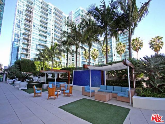 13700 Marina Pointe Drive, Marina del Rey CA: https://media.crmls.org/mediaz/83bec17a-ae91-472a-87f9-b05d1119560c.jpg