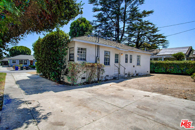 253 W El Sur Street, Monrovia CA: https://media.crmls.org/mediaz/83bf2ad6-662c-4088-9192-791d62d8d9ab.jpg