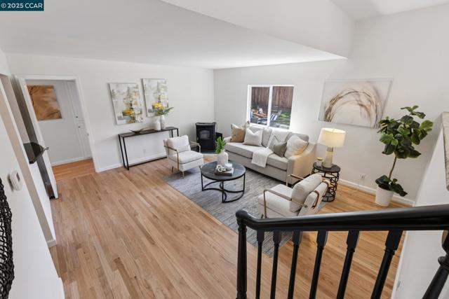 36 Playa Ct, San Ramon CA: https://media.crmls.org/mediaz/83bf9046-34ff-484c-902c-6f83182f3823.jpg