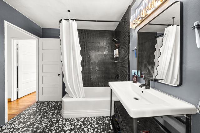 424 E Arrellaga Street, Santa Barbara CA: https://media.crmls.org/mediaz/83bfa5e5-e575-446c-acaf-60c7bedebba2.jpg