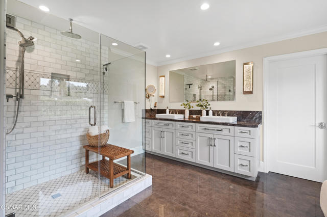 1658 La Granada Drive, Thousand Oaks CA: https://media.crmls.org/mediaz/83c0b4f6-65e9-41d0-b415-a017da4f5ce0.jpg