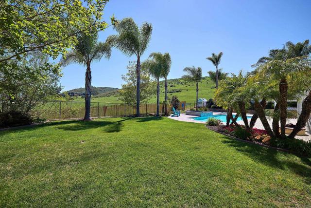 1314 Deerbrook Drive, San Marcos CA: https://media.crmls.org/mediaz/83c0bcc5-b3e6-4550-99b3-26e09521ff96.jpg