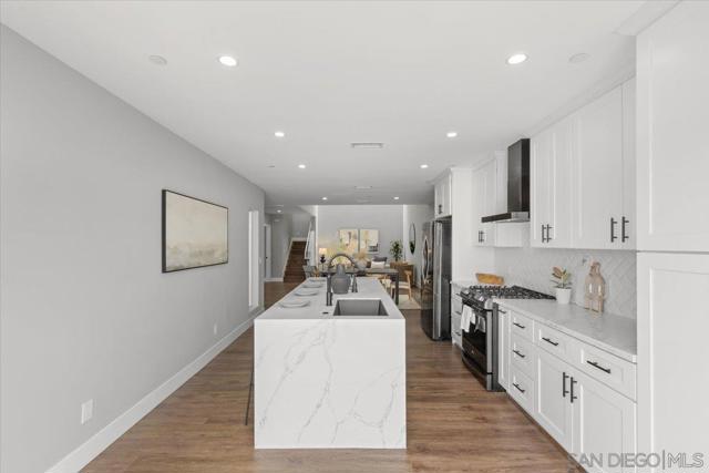 914 10th St, Imperial Beach CA: https://media.crmls.org/mediaz/83c0c44a-c477-4433-aa38-ecede89a29c4.jpg