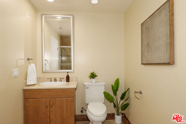 1862 S Bentley Avenue, Los Angeles CA: https://media.crmls.org/mediaz/83c0c7d4-710e-42eb-8bc5-9f28c8a28e37.jpg