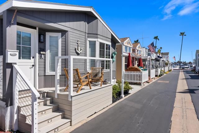 37 El Paseo Street, Newport Beach CA: https://media.crmls.org/mediaz/83c0f574-4cce-4f83-a788-f46f7bef9621.jpg