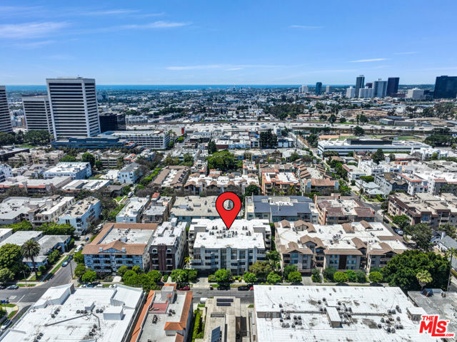 1521 Greenfield Avenue, Los Angeles CA: https://media.crmls.org/mediaz/83c105b0-9650-4398-bc68-9205a3c7b647.jpg