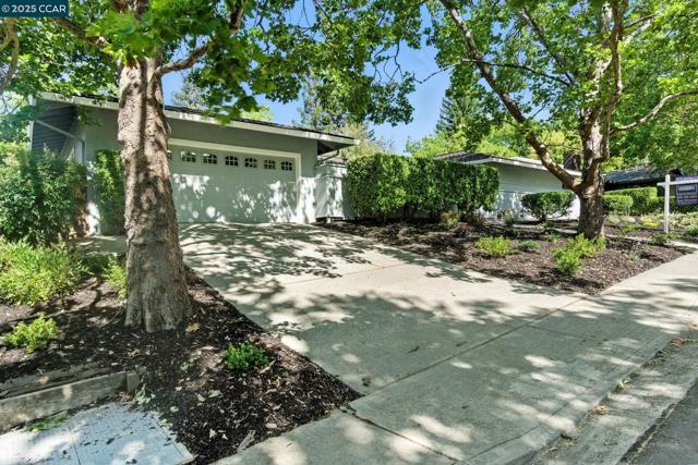 575 Old Orchard Dr, Danville CA: https://media.crmls.org/mediaz/83c10a35-859f-466b-b38e-1c023110f858.jpg