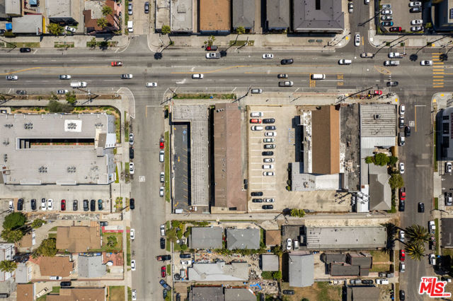 8307 S Figueroa Street, Los Angeles CA: https://media.crmls.org/mediaz/83c11dfa-4384-45e9-b1b9-414da42e6fba.jpg