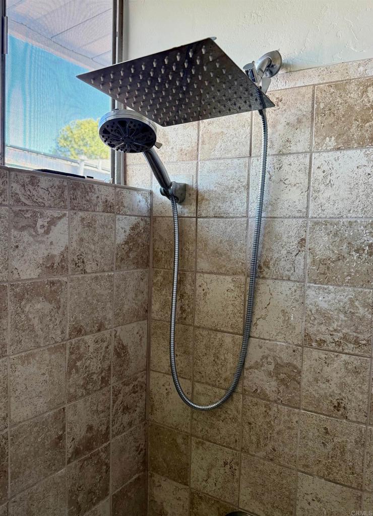 https://media.crmls.org/mediaz/83c16364-c2df-483c-9324-763bf8ebabe0.jpg?preset=X-Large