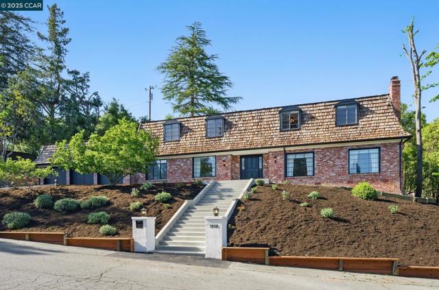 3938 Los Arabis Dr, Lafayette CA: https://media.crmls.org/mediaz/83c1a448-f0dd-46fd-97ef-c28c0c864466.jpg