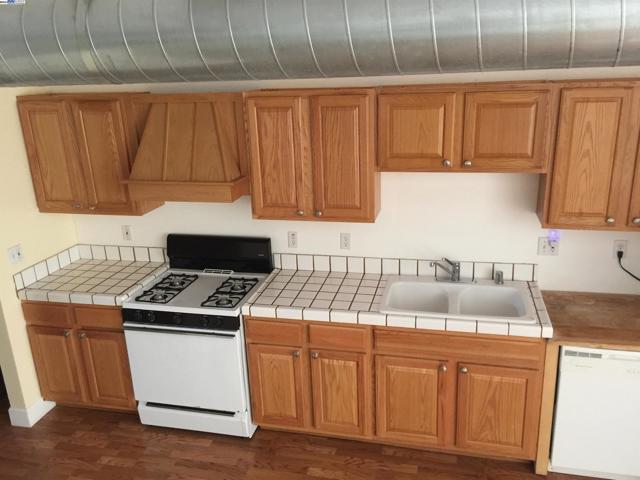 Image 8 of 40 For 2622 Kingsland Ave