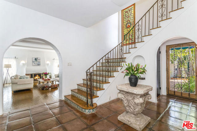 7825 Hillside Avenue, Los Angeles CA: https://media.crmls.org/mediaz/83c22d2a-552b-4c79-998d-6efadbd40749.jpg