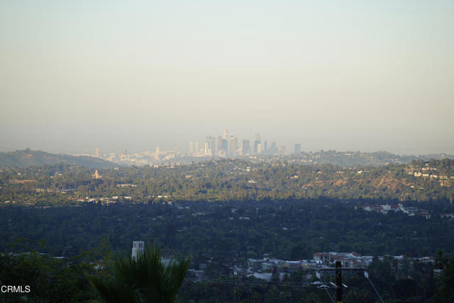 3017 Zane Grey Terrace, Altadena CA: https://media.crmls.org/mediaz/83c2a51c-69a7-4391-a24e-9f58cb01f5d5.jpg