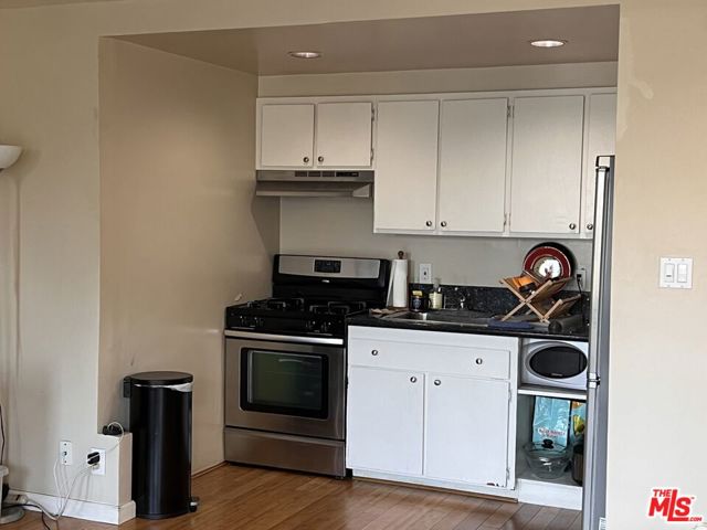 800 W 1st Street, Los Angeles CA: https://media.crmls.org/mediaz/83c2f4c9-6cdb-44f9-99d1-3d2a43e3ceeb.jpg