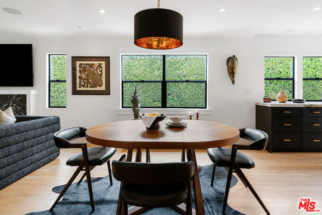 5319 West Boulevard, Los Angeles CA: https://media.crmls.org/mediaz/83c3873b-9a24-4ba2-b156-cf038243a72d.jpg