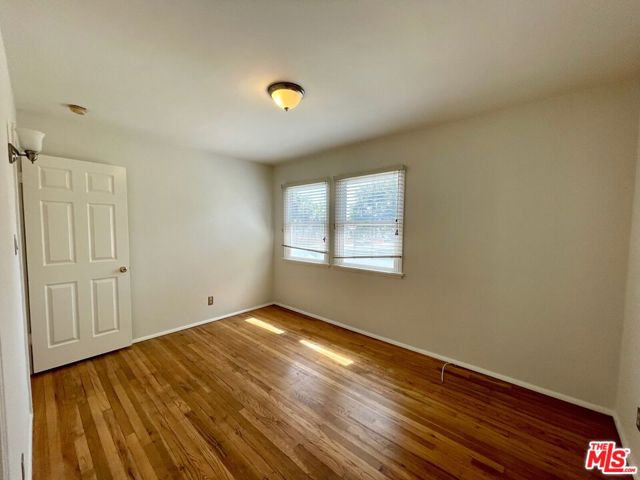 5954 W 85Th Place, Los Angeles CA: https://media.crmls.org/mediaz/83c3cdcd-f170-4f00-961d-76878172a8a1.jpg