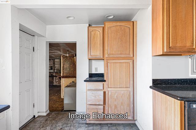 10314 Sunnyside St, Oakland CA: https://media.crmls.org/mediaz/83c3e10b-4c21-4ae7-adab-5a5f167d012f.jpg