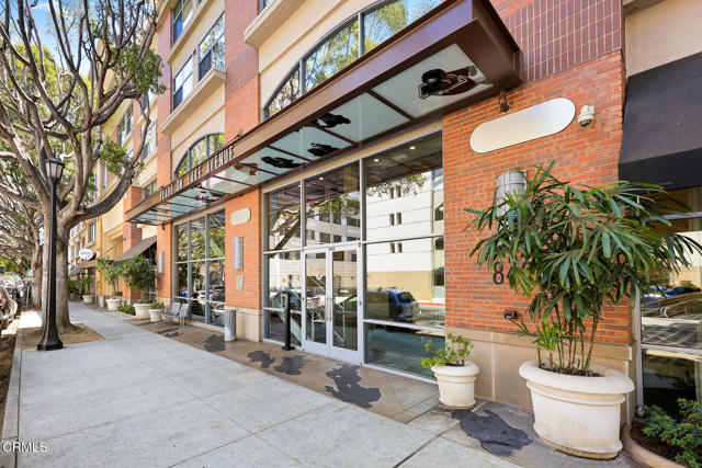 840 E Green Street, Pasadena CA: https://media.crmls.org/mediaz/83c4ae71-a99d-4e1c-89c0-0b5be8865dbe.jpg