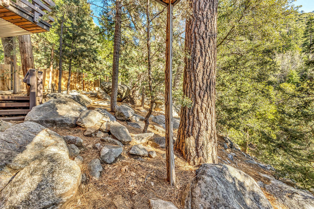 https://media.crmls.org/mediaz/83c4bd63-befe-485b-8579-bc5f9f5752c6.jpg?preset=X-Large