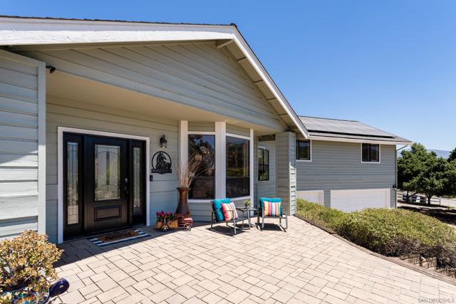 9844 Lorraine Ridge Trail, El Cajon CA: https://media.crmls.org/mediaz/83c50fe3-ef23-4afa-965a-90448fa6fc1e.jpg