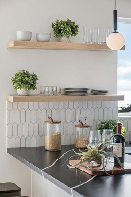 170 Beachview Avenue, Pacifica CA: https://media.crmls.org/mediaz/83c52e8c-0b28-418f-9ec2-410d62abce93.jpg