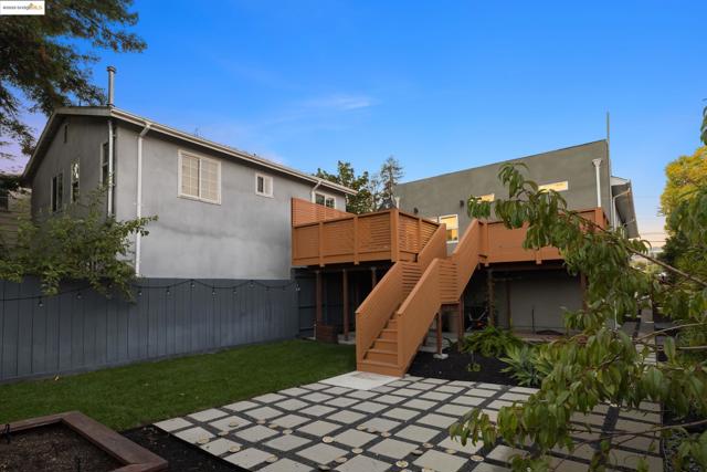 75 Echo Ave, Oakland CA: https://media.crmls.org/mediaz/83c5aa62-5d31-46f7-abb1-e96f19a43e4f.jpg