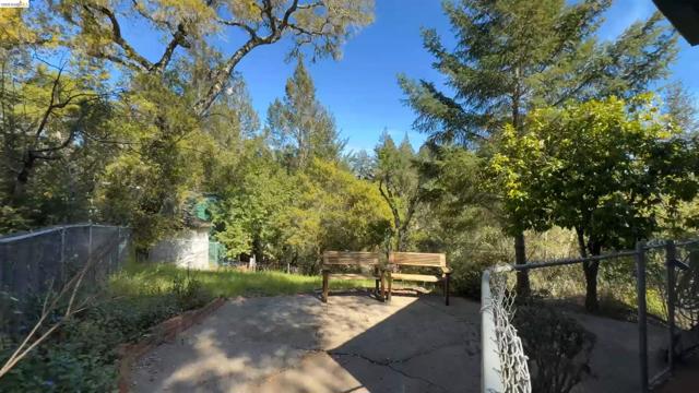 5051 Harrison Grade Rd, Sebastopol CA: https://media.crmls.org/mediaz/83c5f8d4-2732-4748-a9e8-9d16763f1c72.jpg