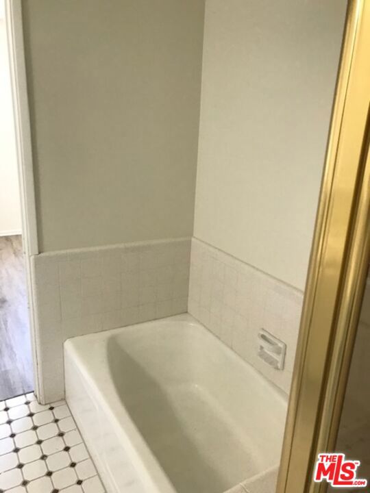 6970 Fernhill Drive, Malibu CA: https://media.crmls.org/mediaz/83c83339-6e73-4033-b38c-3b51477468e6.jpg