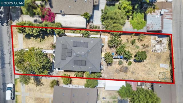 935 E Yosemite Ave, Madera CA: https://media.crmls.org/mediaz/83c863ef-c2e6-4d81-ba78-b8f348c1b432.jpg