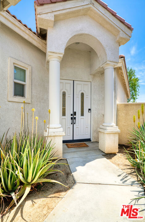 49706 Wayne Street, Indio CA: https://media.crmls.org/mediaz/83c8c0c0-8eee-49f7-9c5e-440d803b8e0b.jpg