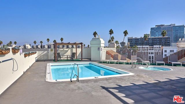 620 Gramercy Place, Los Angeles, California 90005, 2 Bedrooms Bedrooms, ,2 BathroomsBathrooms,Condominium,For Sale,Gramercy,24390095