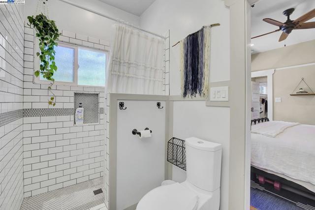 1215 Castro St, Martinez CA: https://media.crmls.org/mediaz/83ca5e79-9216-4130-af32-0ae40caac215.jpg