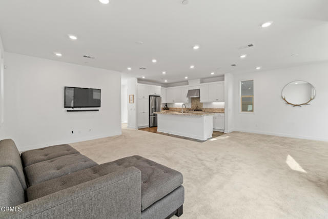 Detail Gallery Image 11 of 46 For 1966 Meyer Ct, Santa Paula,  CA 93060 - 4 Beds | 3/1 Baths