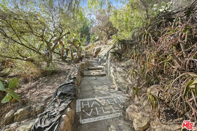 809 Basin Drive, Topanga CA: https://media.crmls.org/mediaz/83cca404-c3c0-41a7-b728-ff4a70baaab1.jpg