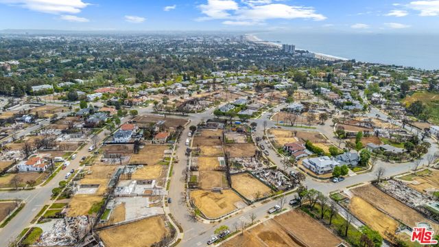 741 Chapala Drive, Pacific Palisades CA: https://media.crmls.org/mediaz/83ccc95a-412d-429c-a8a9-b1c771519d55.jpg