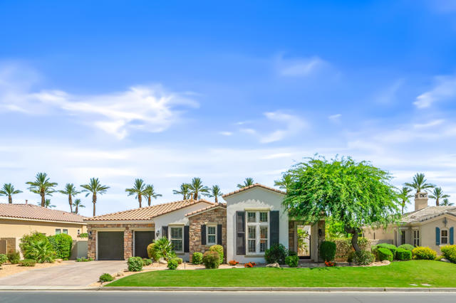 76158 Via Montelena, Indian Wells CA: https://media.crmls.org/mediaz/83cce3be-df7a-45ca-bdd2-9e09e6417445.jpg