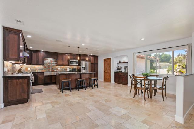 704 Matagual Dr, Vista CA: https://media.crmls.org/mediaz/83cd6238-0b4b-495f-8202-d8c469fda98f.jpg