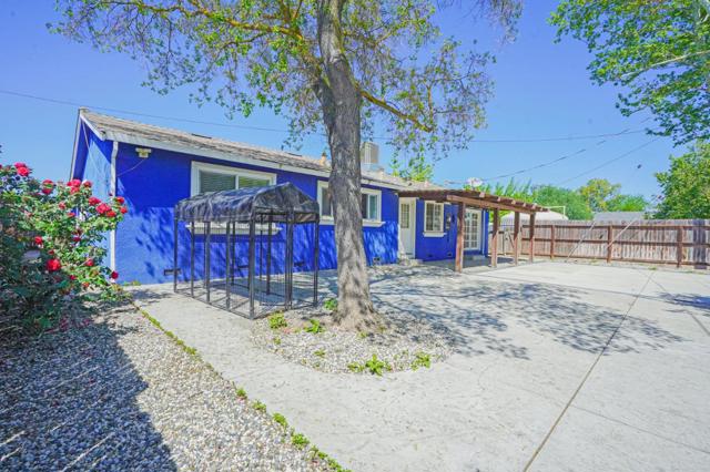 702 El Portal Avenue, Manteca CA: https://media.crmls.org/mediaz/83ce4944-fc28-4e00-8ec8-8a0b5ee460d6.jpg