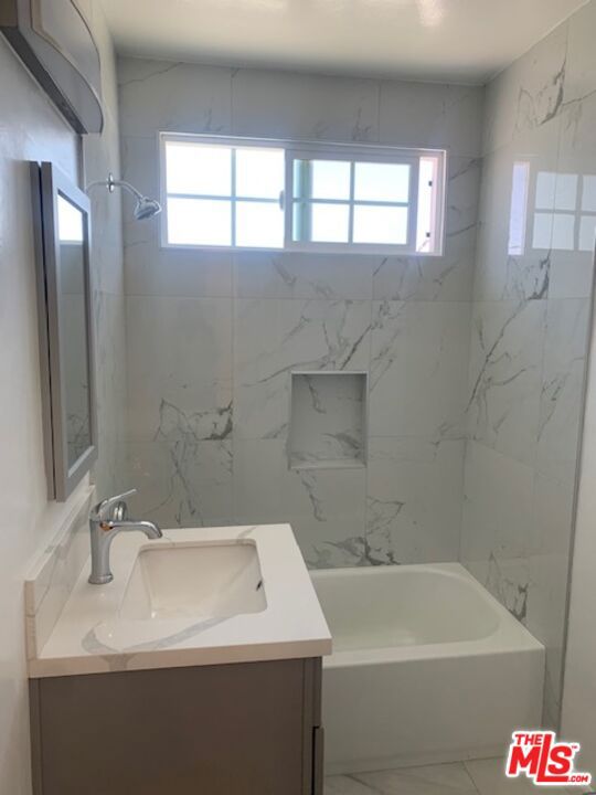 4131 Palmwood Drive, Los Angeles CA: https://media.crmls.org/mediaz/83ce7418-572a-4c4b-8bca-d00a56b81769.jpg