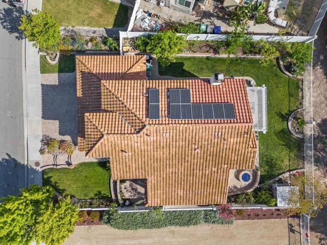 1205 Masterpiece Dr, Oceanside CA: https://media.crmls.org/mediaz/83ce9005-2e18-4c24-a3ff-7177bb284b17.jpg
