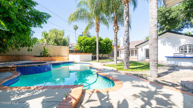 5726 Donna Avenue, Tarzana CA: https://media.crmls.org/mediaz/83ceeffa-0959-47cb-9d58-2e195ef23bfb.jpg