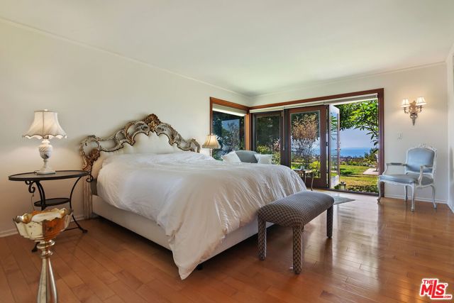 1166 LAS PULGAS Place, Pacific Palisades CA: https://media.crmls.org/mediaz/83cf1c42-6ef5-45a3-af21-21078794f3a4.jpg