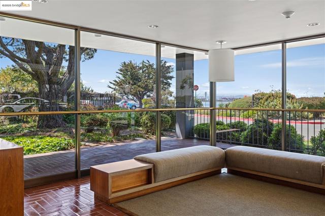 2 Commodore DR, Emeryville CA: https://media.crmls.org/mediaz/83d0a79d-5356-4db2-8d11-78d6a9936e4f.jpg