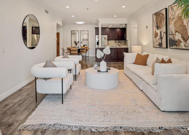 2445 Brant St, San Diego CA: https://media.crmls.org/mediaz/83d0b060-80af-4f33-8131-91e69bae6d49.jpg