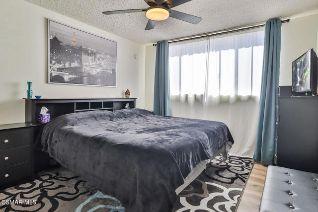 5429 Newcastle Avenue, Encino CA: https://media.crmls.org/mediaz/83d0bab2-3c47-4165-85c8-b25f3824289a.jpg