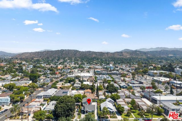 2231 1/2 Laverna Avenue, Los Angeles CA: https://media.crmls.org/mediaz/83d16436-59bd-4424-9982-3acb01ce025d.jpg
